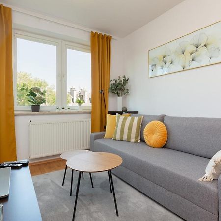 Cozy Apartment With Balcony Warszawa By Noclegi Renters Luaran gambar