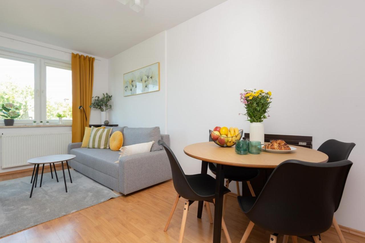 Cozy Apartment With Balcony Warszawa By Noclegi Renters Luaran gambar