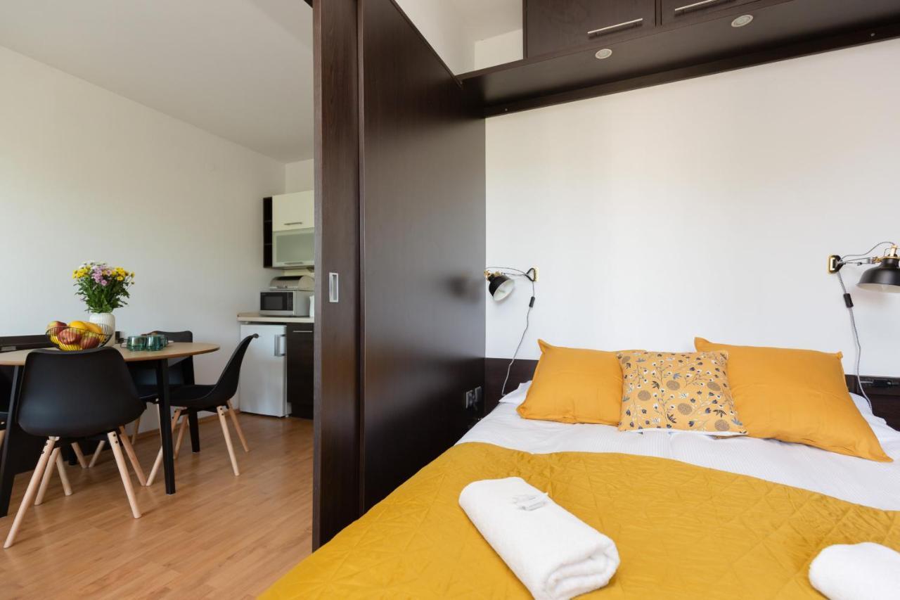 Cozy Apartment With Balcony Warszawa By Noclegi Renters Luaran gambar